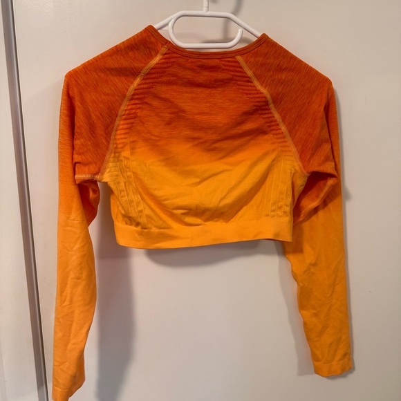 Alphalete amplify crop top - Picture 3 of 3